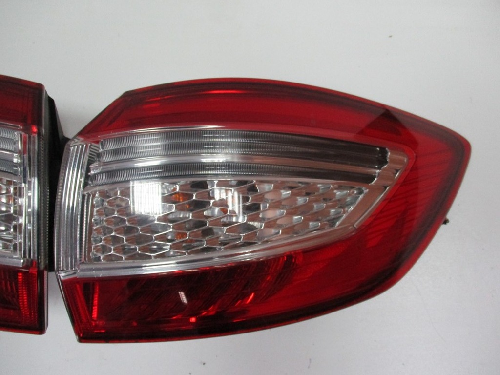 Lampa tylna Ford Mondeo MK4 Combi LIFT LED PRAWA