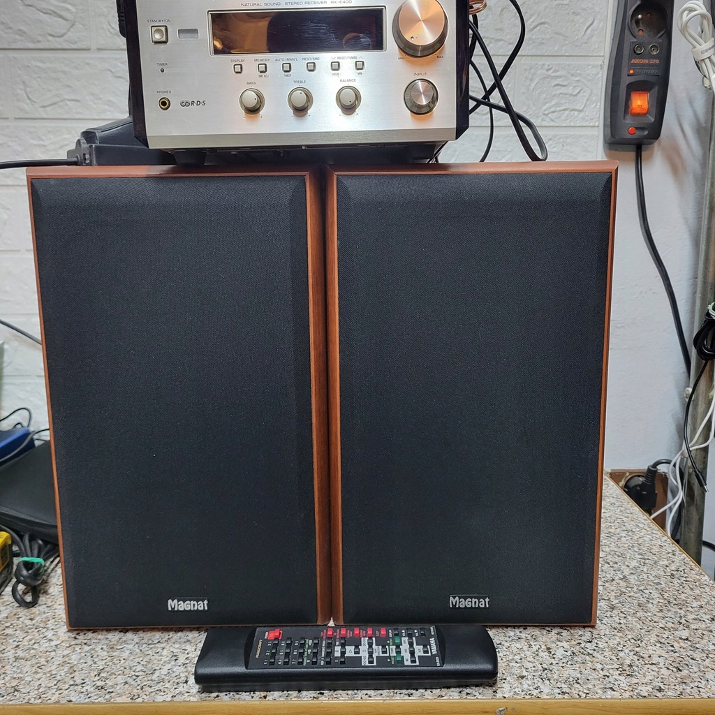 Amplituner Yamaha RX-E400 2.0 srebrny