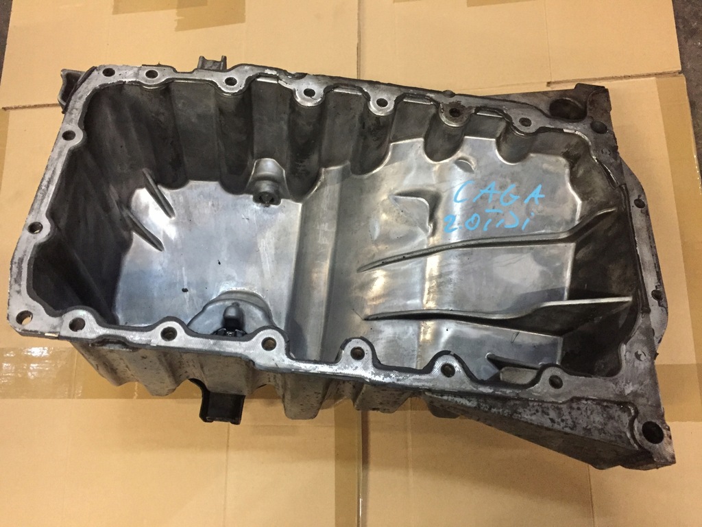 AUDI A4 B8 A5 2.0 TDI MISKA OLEJOWA CZUJNIK ŚRUBY