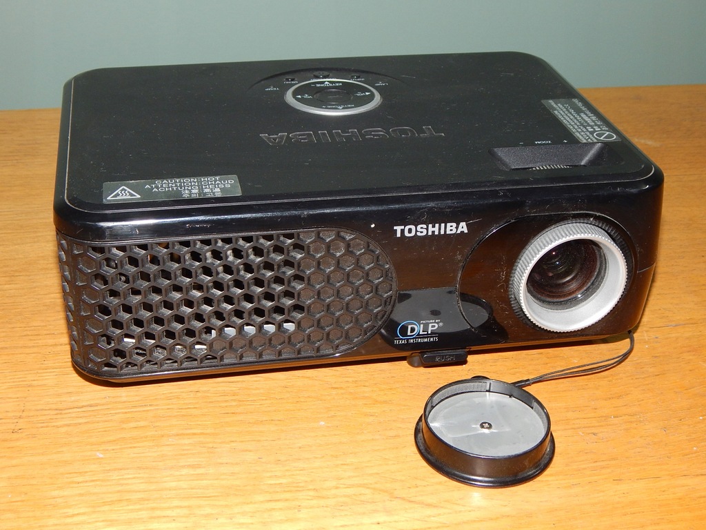 Projektor TOSHIBA TDP-SP1 - 9329608385 - oficjalne archiwum