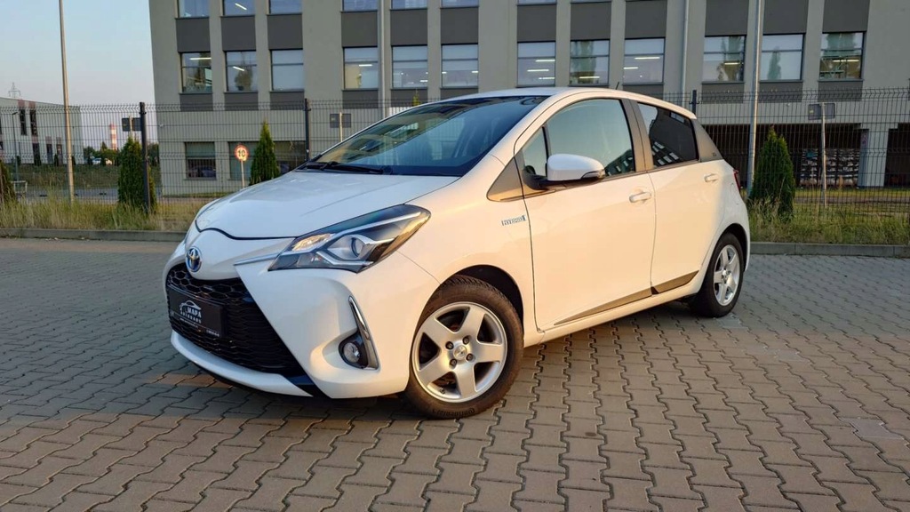 Toyota Yaris Hybryda Kamera Lane Assist Led Alufelgi Klimatronik Telefon 6