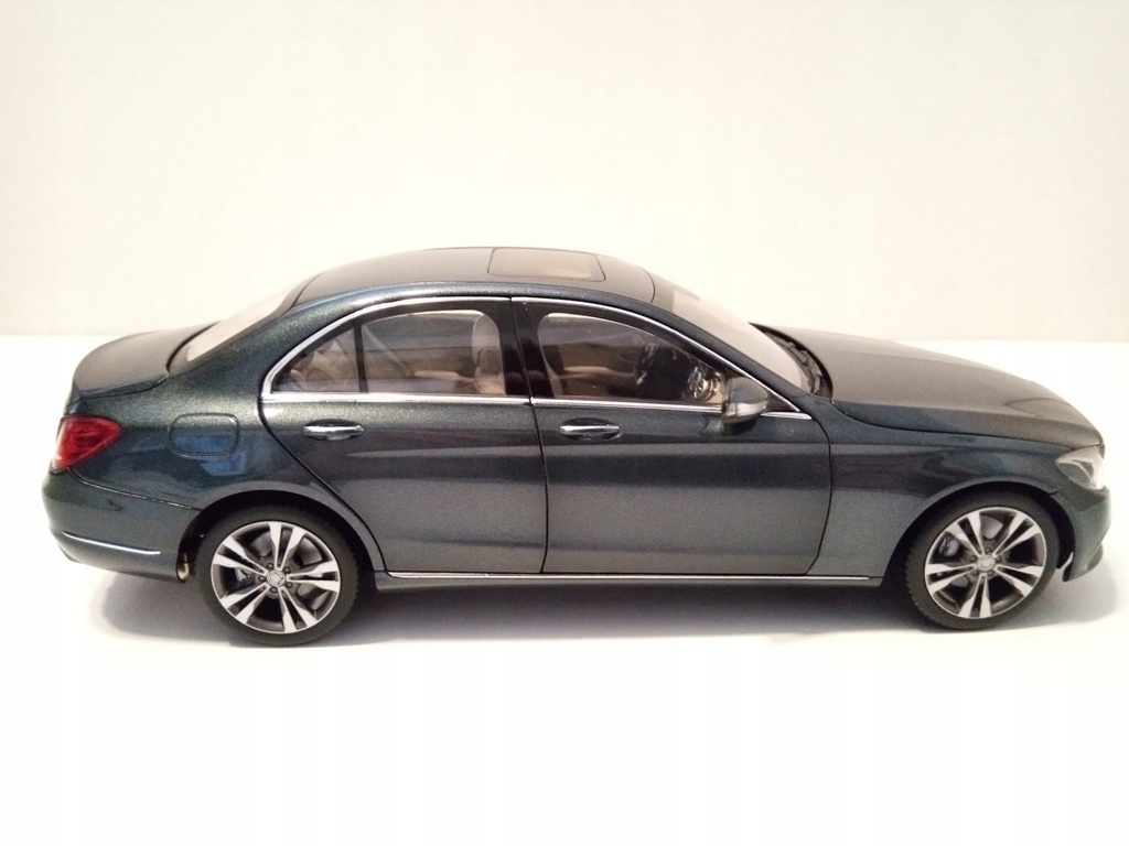 MercedesBenz Cklasa W205 Avantgarde 1/18 Norev