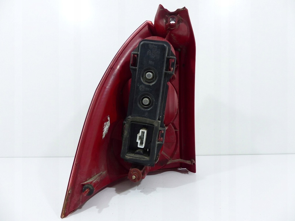 PEUGEOT 307 0105 LAMPA TYŁ PRAWA KOMBI SW 7413976283