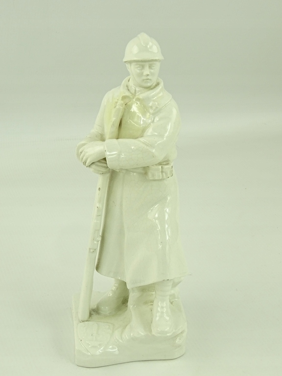 PORCELANOWA FIGURKA ZOLNIERZA FRANCUSKIEGO 1918 R