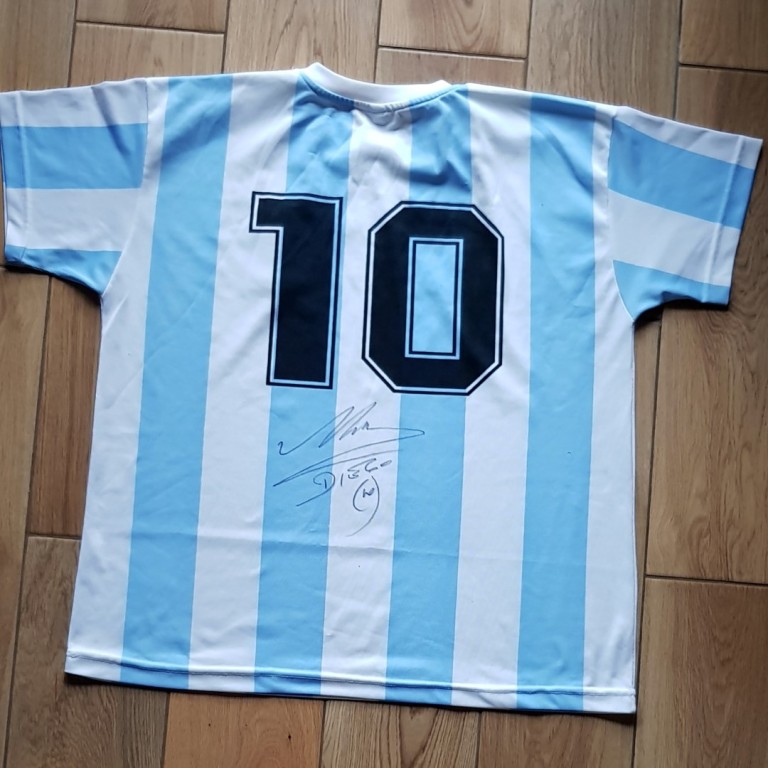 Diego Maradona koszulka z oryginalnym autografem.