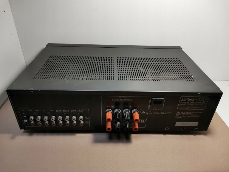 WZMACNIACZ TECHNICS SU-810