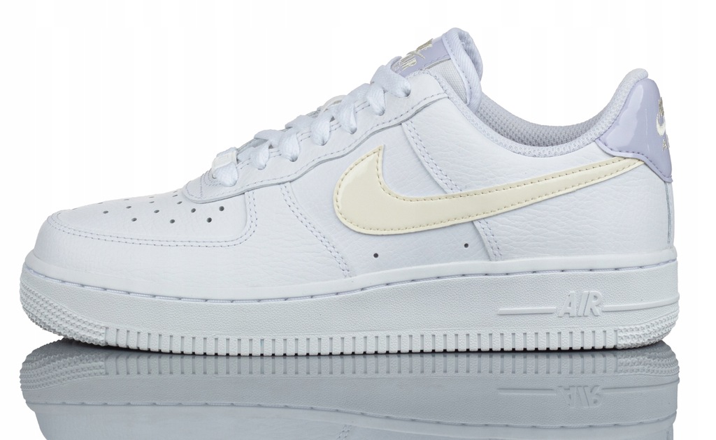 BUTY WMNS NIKE AIR FORCE 1 '07 FN3501 100 R-37,5