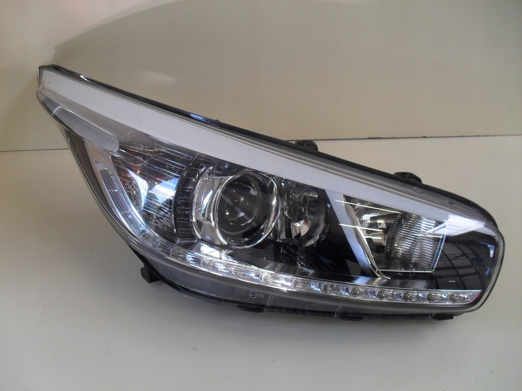 KIA CEED II 2 LAMPA PRAWA PRZÓD LED KPL 422 7585113082