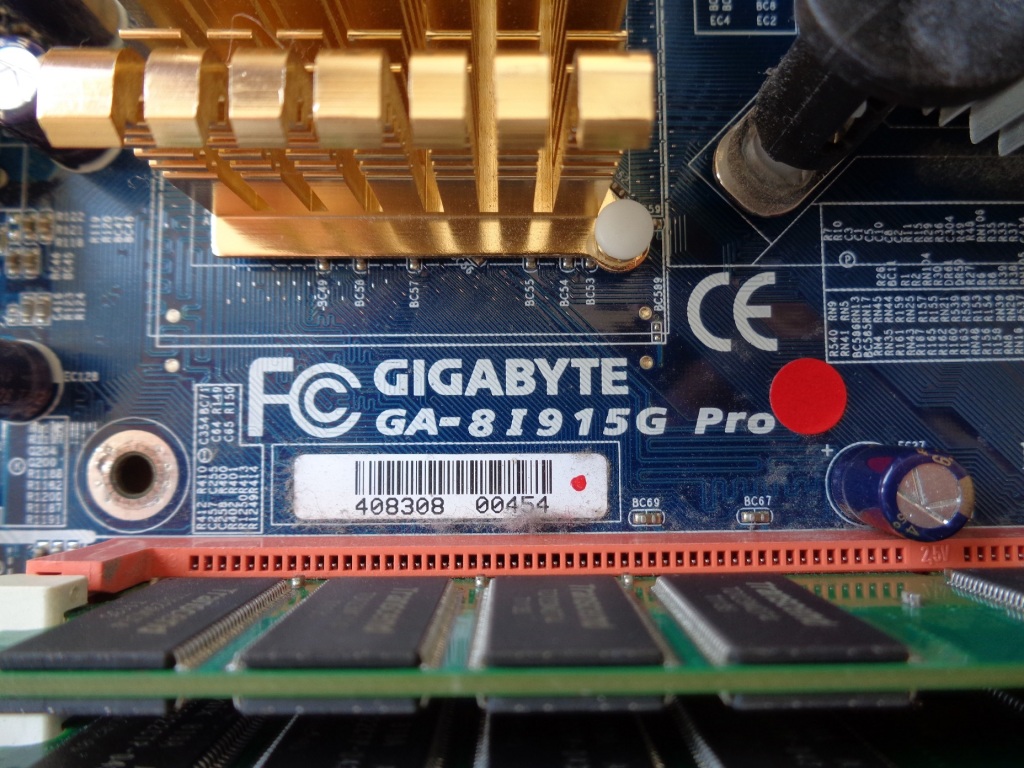 płyta główna z procesorem GIGABYTE GA-8 I 915G Pro