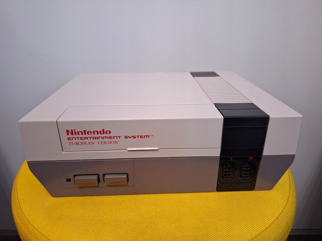 NINTENDO NES KONSOLA