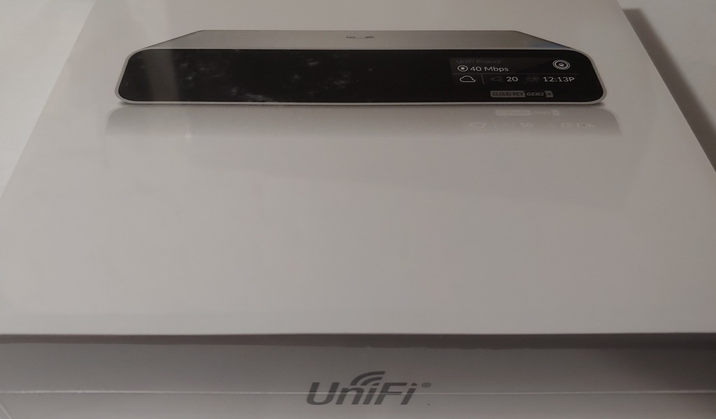 Купить Ubiquiti Unifi UCK-G2-Plus SDN и жесткий диск Protect емкостью 1 ТБ: отзывы, фото, характеристики в интерне-магазине Aredi.ru