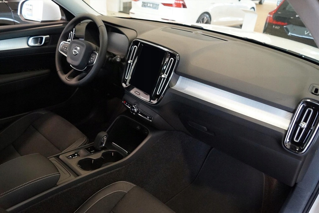 Купить Volvo XC40 1.5 T3 (163 л.с.) | MOMENTUM PRO + парковая задница: отзывы, фото, характеристики в интерне-магазине Aredi.ru