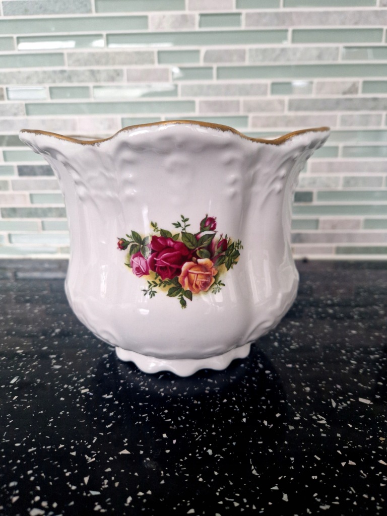 ROYAL ALBERT OLD COUNTRY ROSES DONICZKA