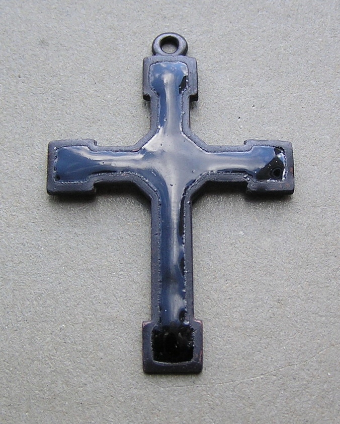 Krzyż z czarną emalią z okresu żałoby narodowej