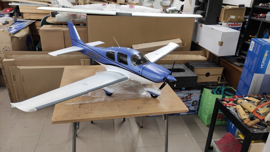 Cirrus SR22T E-flite Horizon Hobby.