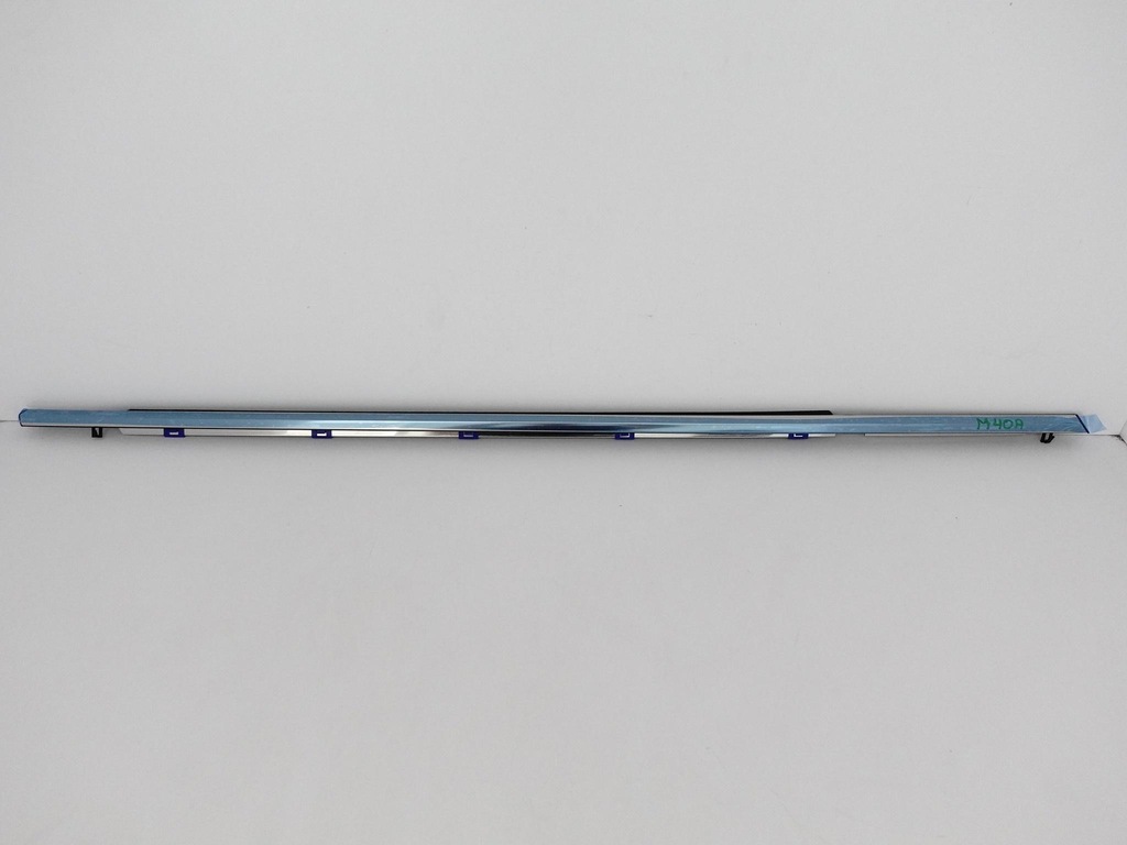 LEXUS UX 18- LISTWA ZGARNIAJĄCA SZYBY DRZWI PRAWA PRZÓD CHROM