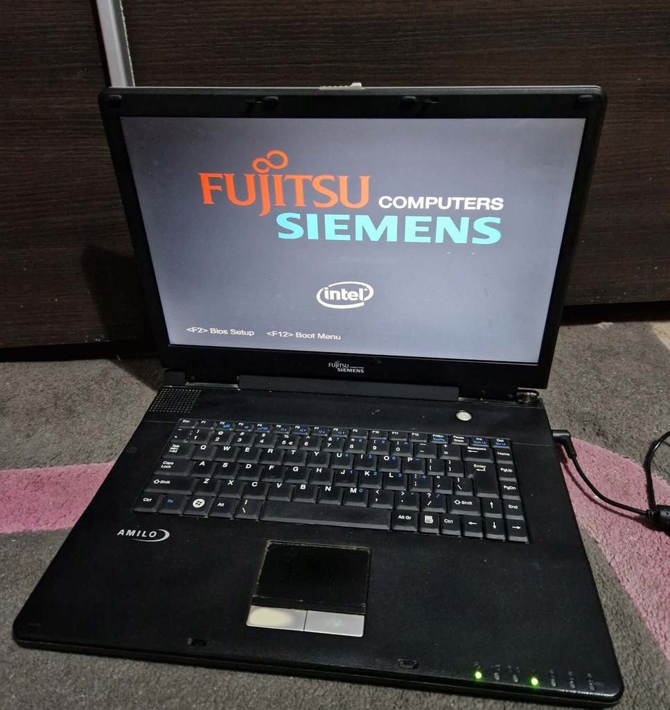 Laptop Fujitsu Siemens Amilo li 1705 + zasilacz