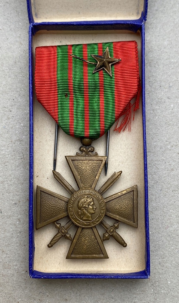 Francja Krzyż Wojenny z gwiazdką 1939 + pudełko