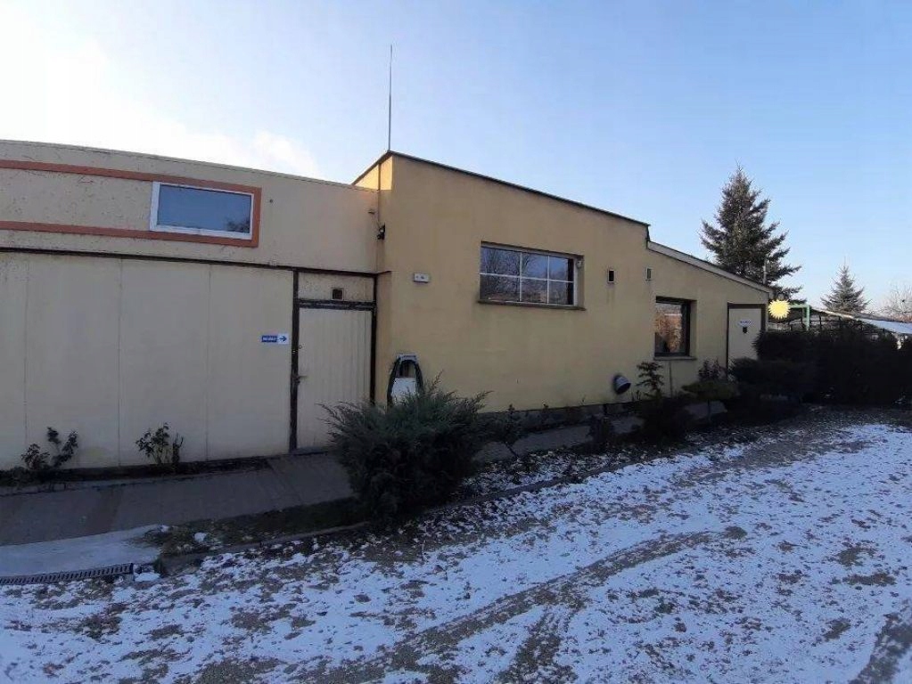 Fabryka, Oborniki Śląskie, 330 m²