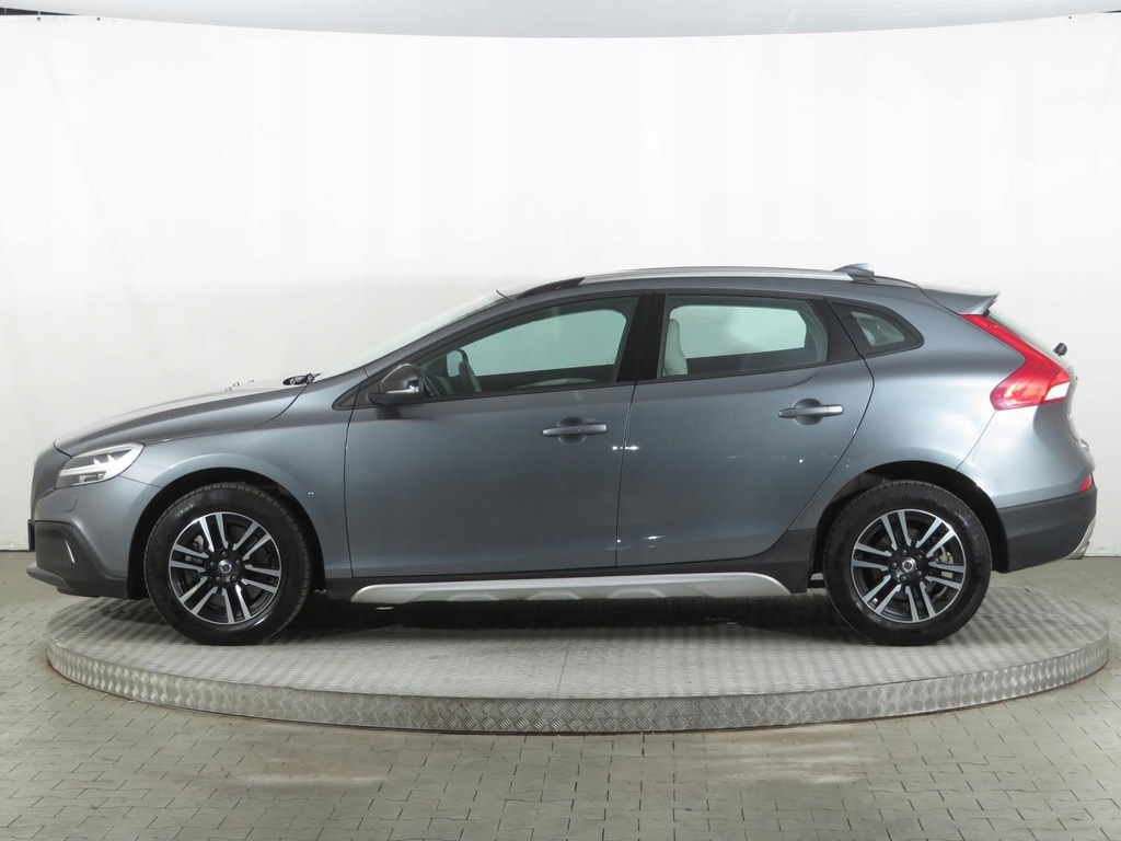 Купить Volvo V40 Cross Country 1.5 T3, Салон Польша: отзывы, фото, характеристики в интерне-магазине Aredi.ru