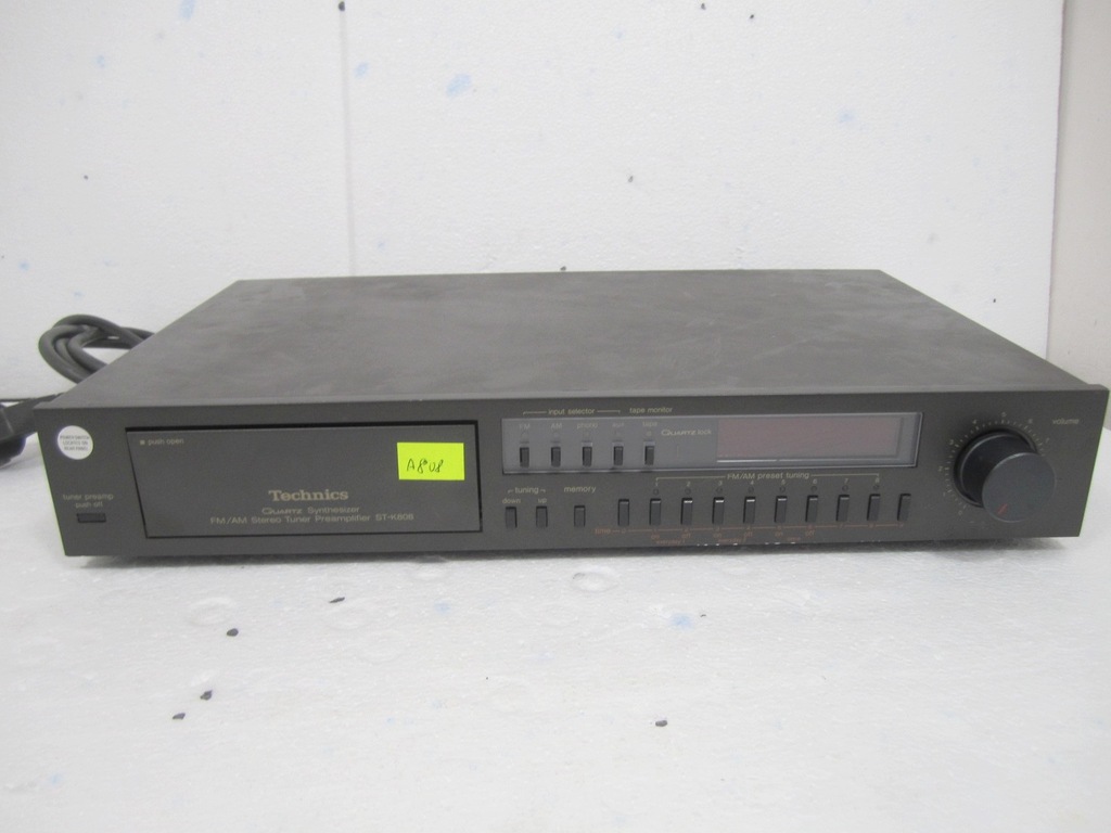 Przedwzmacniacz z Tunerem FM Technics ST-K808