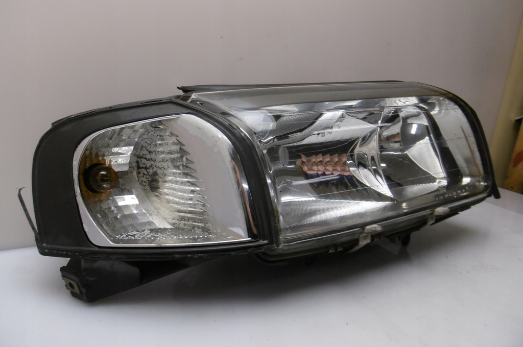 VOLVO S80 LAMPA PRAWA PRZÓD PRZEDNIA KIERUNKOWSKAZ