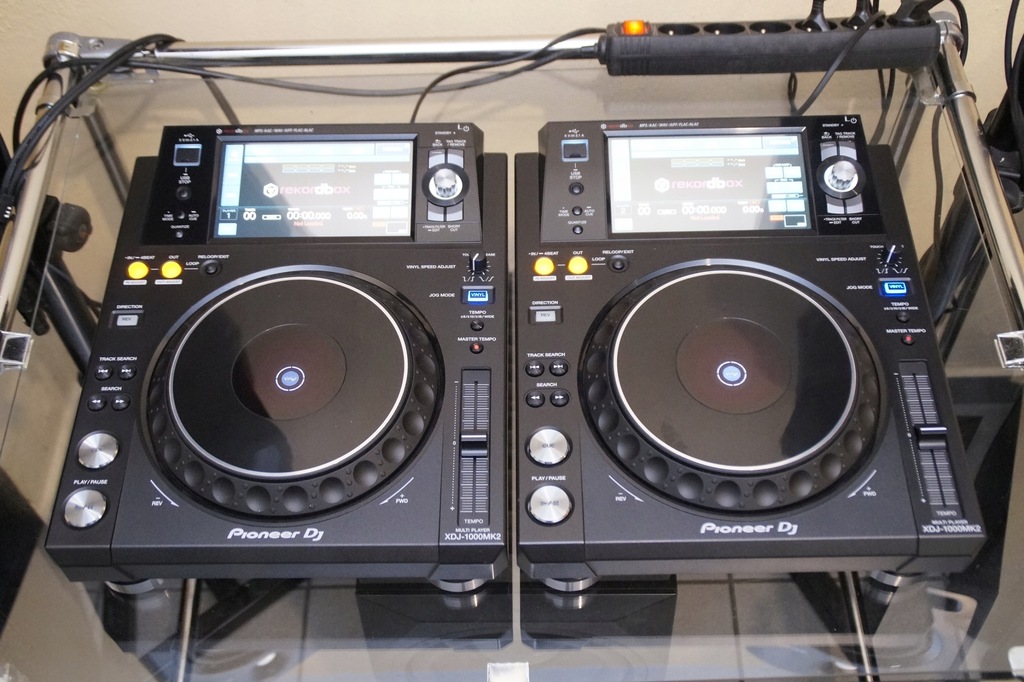 2 X PIONEER XDJ 1000 MK2 CDJ DJM 900 2000 nexus