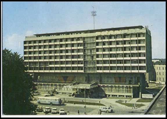 Kołobrzeg , Hotel SKANPOL i autobus Jelcz