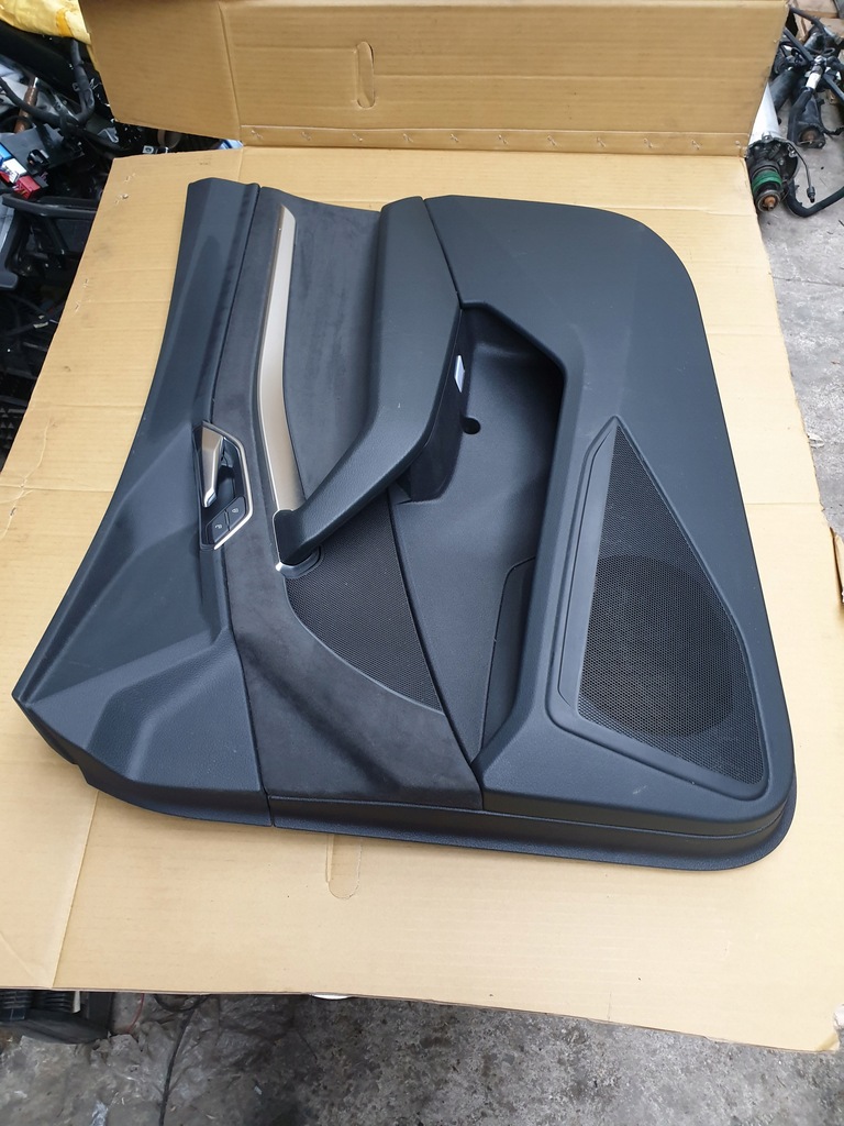 AUDI E TRON BOCZEK PARWY PRZÓD 4KE971036