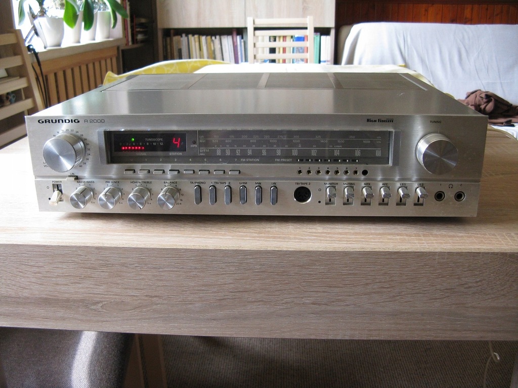 GRUNDIG R 2000 - grający, zadbany.