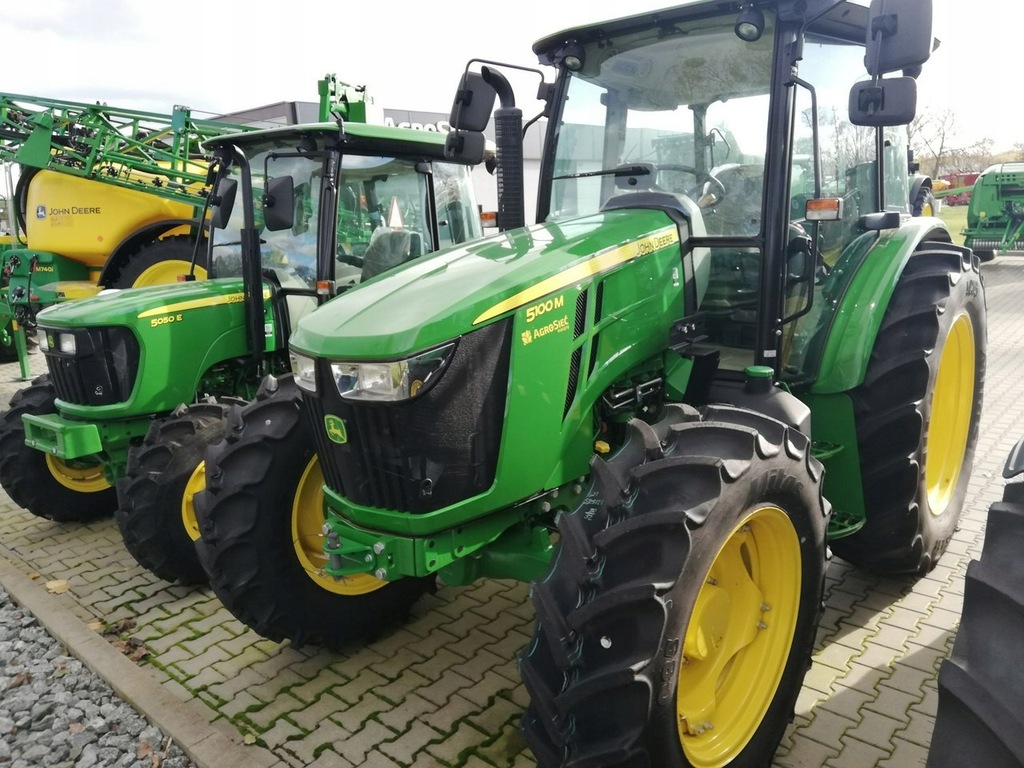Ciągnik rolniczy John Deere 5100M po wystawowy