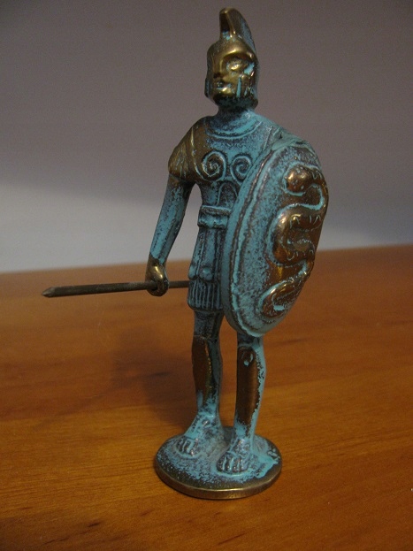 Figurka metalowa WOJOWNIK GRECKI wysokości 11 cm