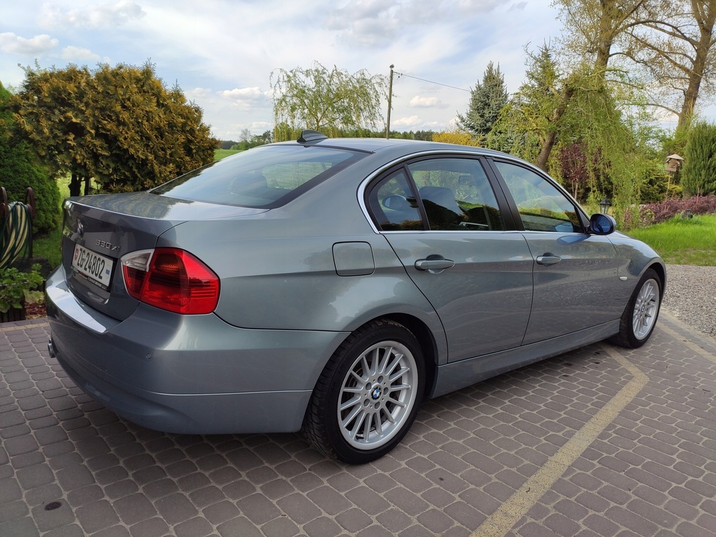 BMW E90 330xi 258 KM manual ze Szwajcarii 9285552946