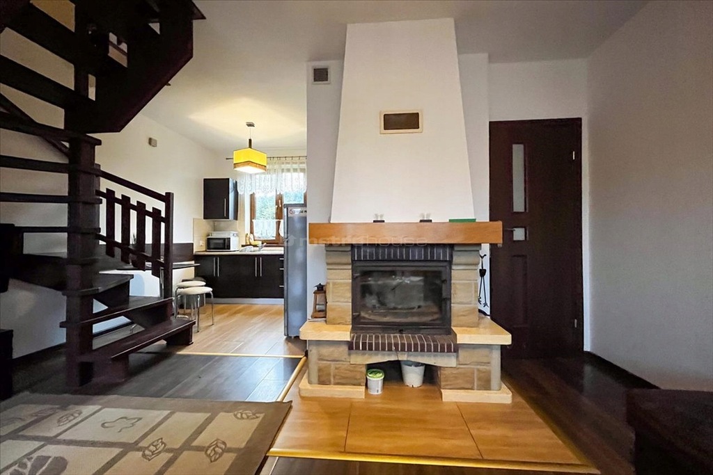 Dom, Huzele, Lesko (gm.), 70 m²