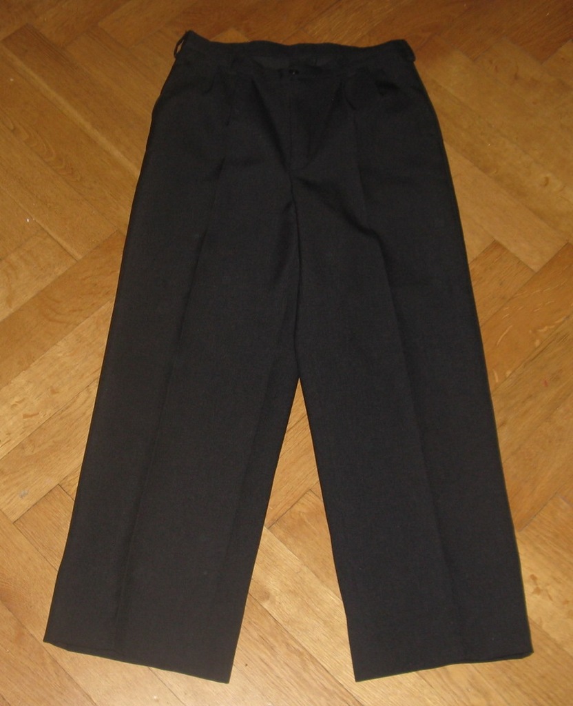 # 314 czarne spodnie do garnituru (140)