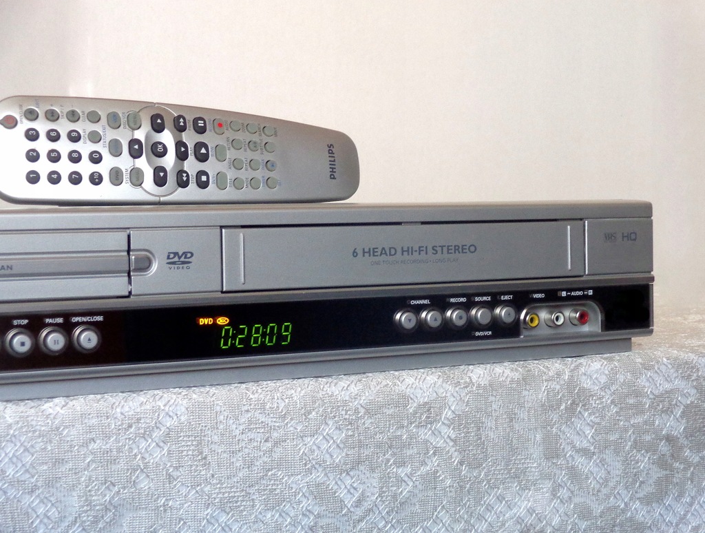 Купить PHILIPS Combo DVD-VHS 6GLOWIC DiVX ПОЛЬСКОЕ МЕНЮ: отзывы, фото, характеристики в интерне-магазине Aredi.ru