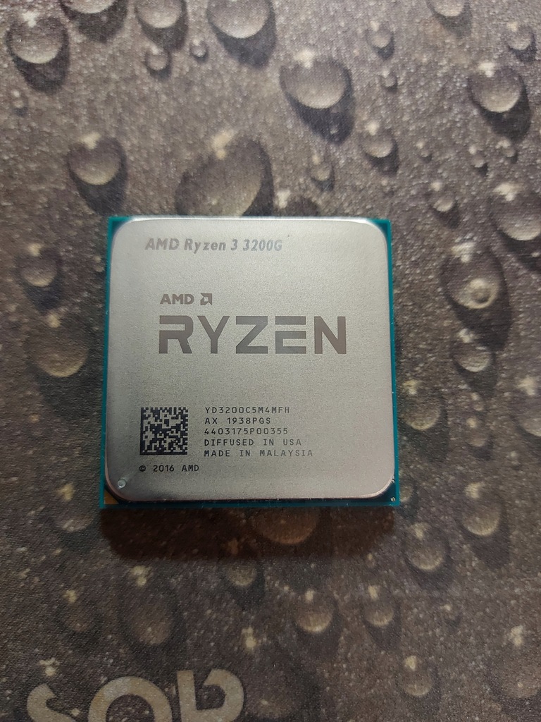 Procesor AMD Ryzen 3 3200G 4 x 3,6 GHz