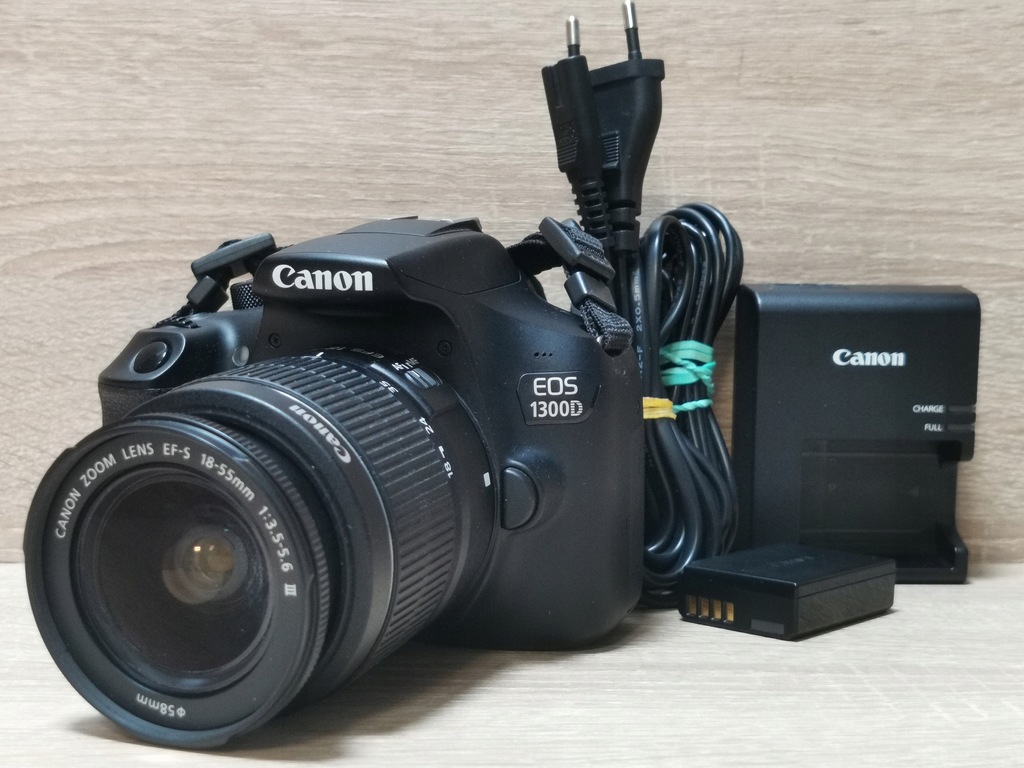 Canon EOS 1300D + Canon EFS 18-55 Macro0.25m/0.8ft