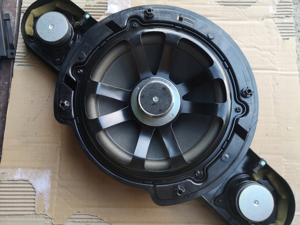 Głośnik subwoofer harman kardon Mercedes W219 CLS 12587670299