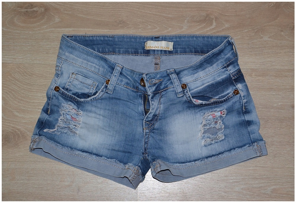 AJ Armani Jeans spodnie/spodenki damskie W28