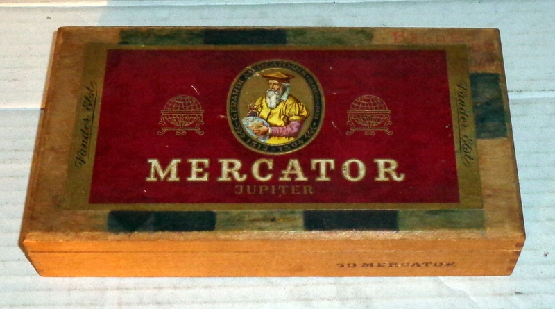 MERCATOR Jupiter - stare drewniane pudełko po cygarach.