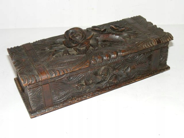 piękna skrzyneczka rzeźbiona K06833