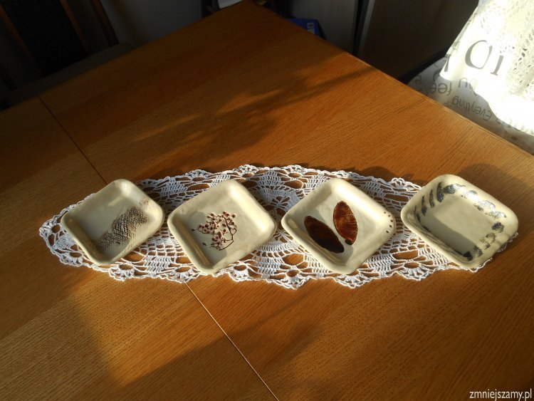 ceramika - małe talerzyki wykonane z gliny