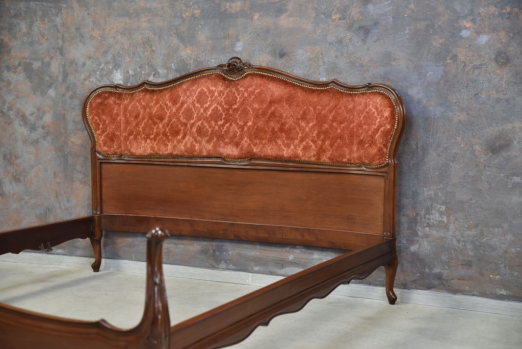 ORZECHOWE ŁÓŻKO TAPICEROWANY ZAGŁÓWEK ZDOBIONE LITE DREWNO MATERAC 160x200