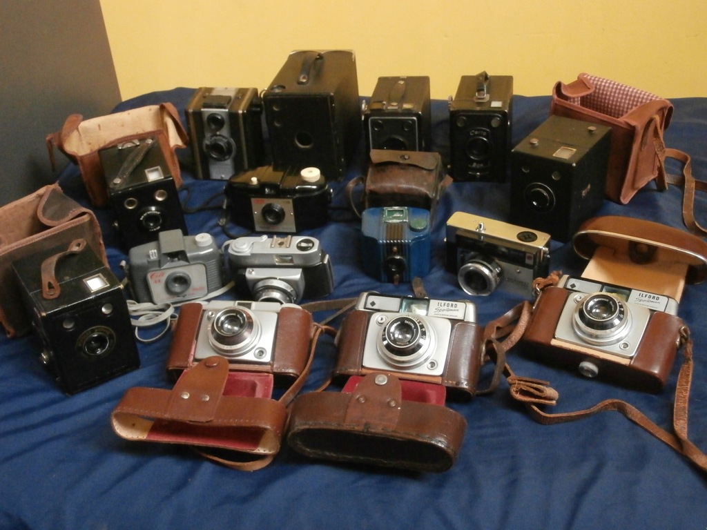 Właściciel Sklepu Kupuje Aparaty Fotograficzne Płacąc Producentowi 120 Zł STARE APARATY FOTOGRAFICZNE - 15 SZT- ZESTAW. - 13112428546 - oficjalne