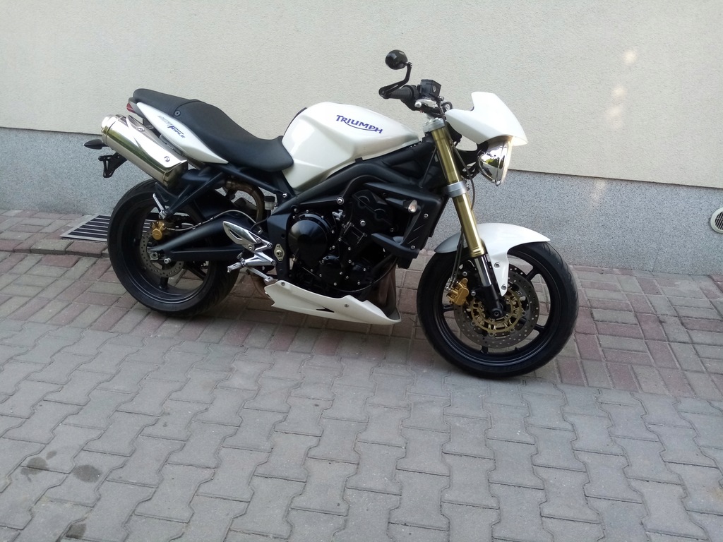 TRIUMPH STREET TRIPLE 650