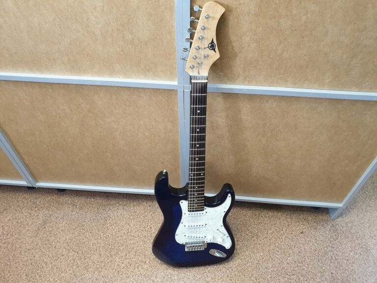 GITARA ELEKTRYCZNA SIGNS STRATOCASTER OD L05