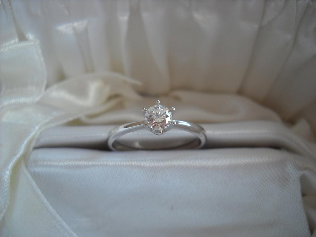Pierścionek platynowy zaręczynowy z diamentem