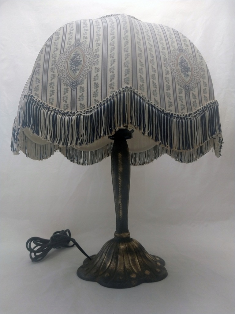 Stylowa lampa z abażurem vintage