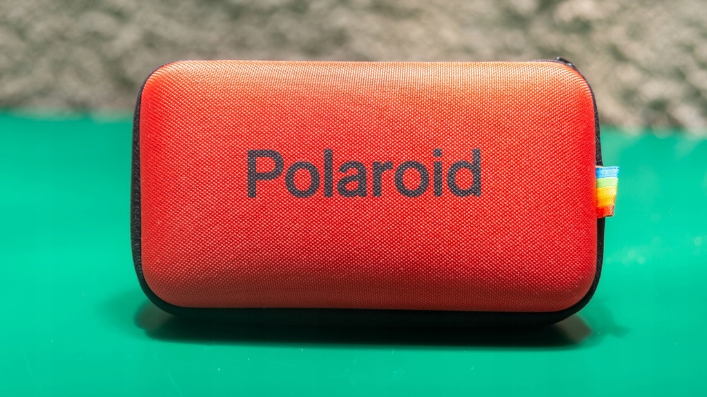 Polaroid - czerwone etui na okulary